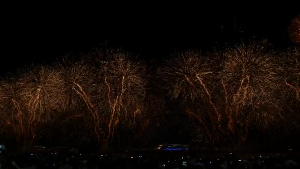 Spektakuläres Feuerwerk am Copacabana-Strand — Stockvideo