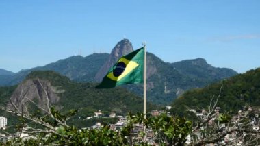 Brezilya bayrağı ile İsa'nın kurtarıcı