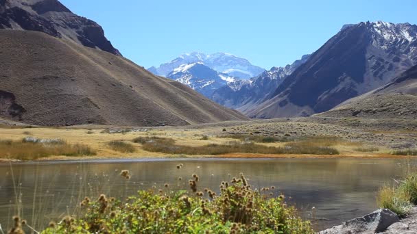 Pohled na jižní stěně Aconcagua vyskladnění — Stock video