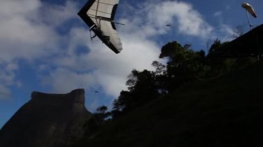 Güzel taş uçuşta kayma