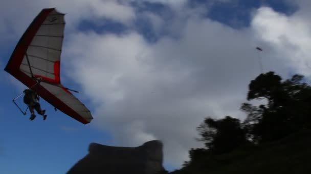 Vol à voile dans la belle pierre — Video