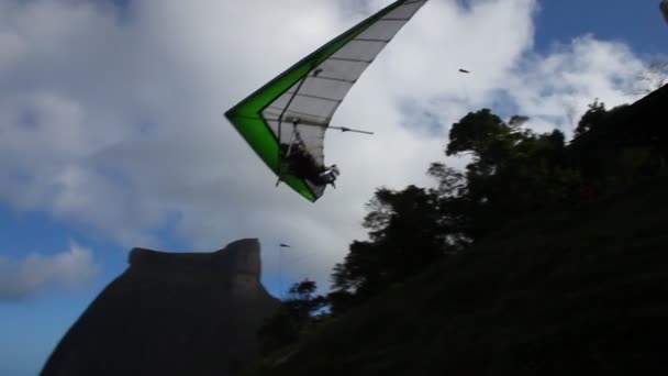 Vuelo en la hermosa piedra — Vídeo de stock