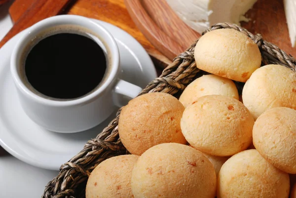 Brezilyalı peynirli çörekler