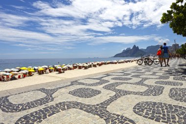 Rio de Janeiro sahilde insanlar