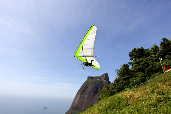Paraplanador no Rio de Janeiro, Brasil — Fotografia de Stock
