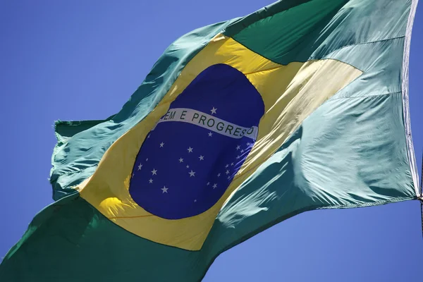 Lambaikan bendera brazilian — Stok Foto