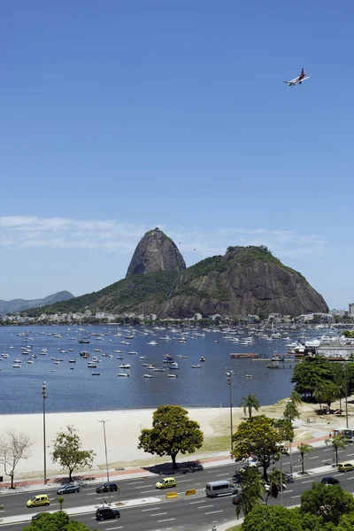 Sea, road and Sugar Loaf mountain — 스톡 사진