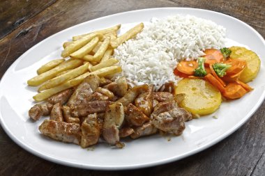 pirinç ve patates ile Dana rosto