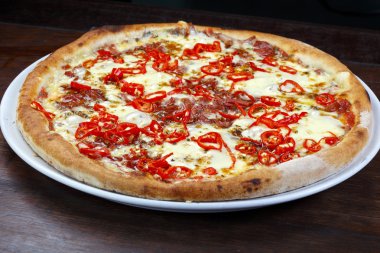 Taze ve lezzetli İtalyan pizzası.