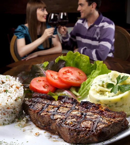 Happy couple in restaurant — Stock Photo, Image