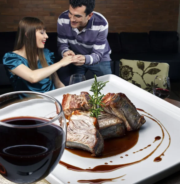Happy couple in restaurant — Stock Photo, Image
