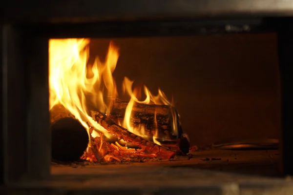 Wood fire in fireplace — Stock Photo, Image