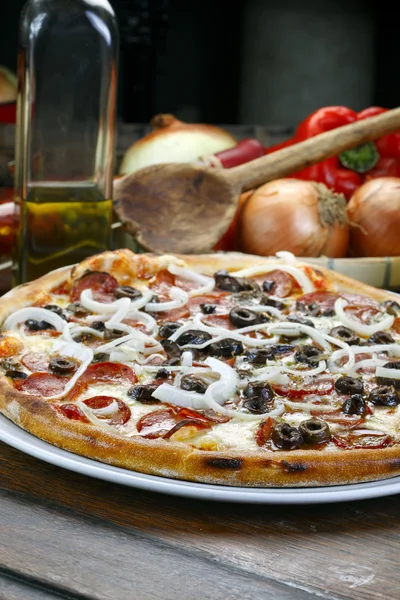 新鲜美味的意大利披萨 — 图库照片