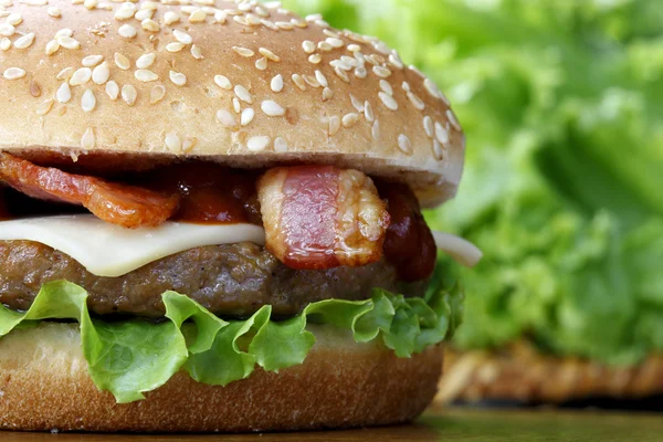 Smaczny Hamburger amerykański styl — Zdjęcie stockowe