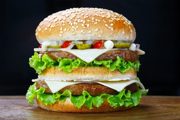 Estilo americano hambúrguer saboroso — Fotografia de Stock