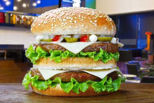 Estilo americano hambúrguer saboroso — Fotografia de Stock