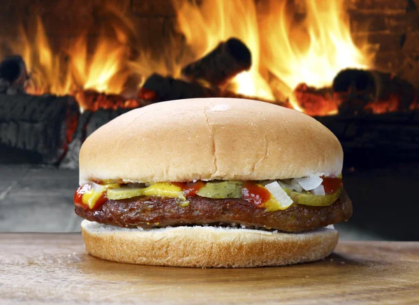 Smaczny Hamburger amerykański styl — Zdjęcie stockowe
