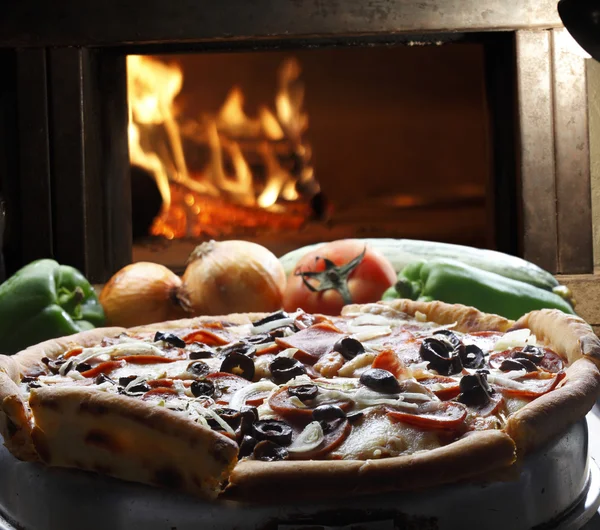 Fresh and tasty italian pizza — Stock Photo, Image