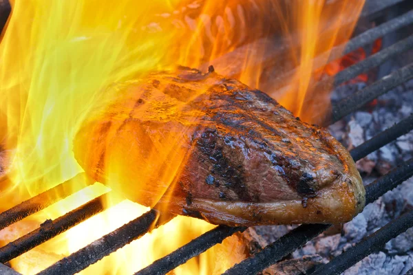 Picanha, tradizionale barbecue brasiliano. — Foto Stock