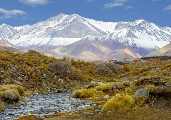 Las Leñas ist eines der größten Anden-Skigebiete Argentiniens — Stockfoto