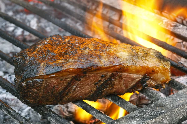 Picanha, tradizionale barbecue brasiliano. — Foto Stock