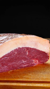 Çiğ Picanha, geleneksel bir Brezilya et kesimi..