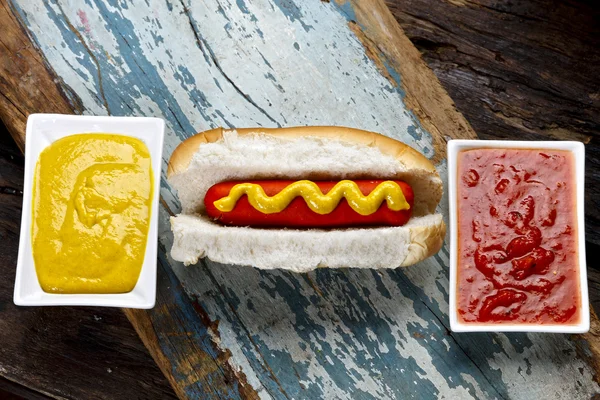 Hot dog op display — Stockfoto