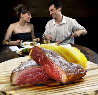Picanha, geleneksel Brezilya barbeküsü.. 