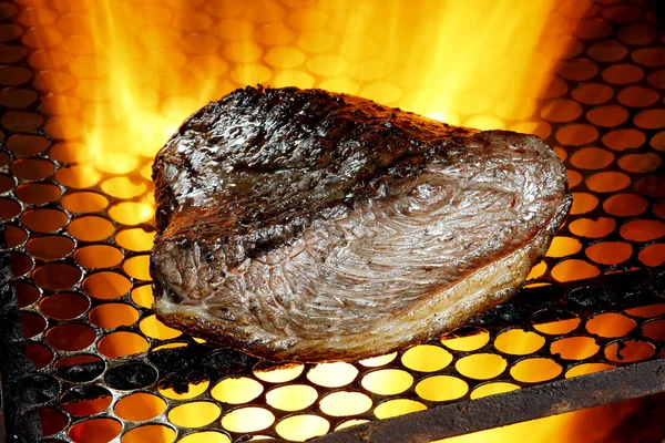 Picanha, geleneksel Brezilya barbeküsü.. — Stok fotoğraf