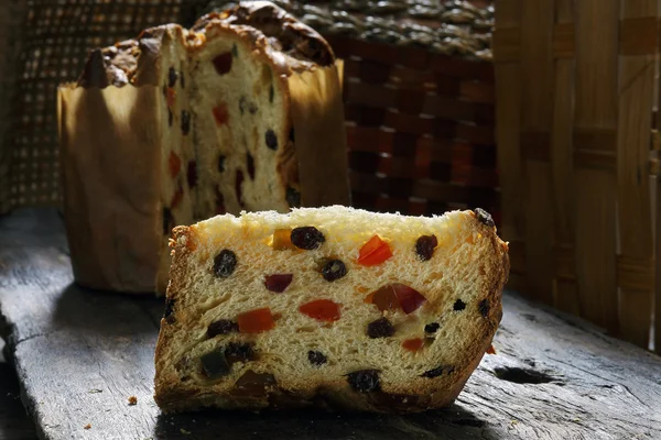 Panettone, geleneksel İtalyan ekmeği — Stok fotoğraf