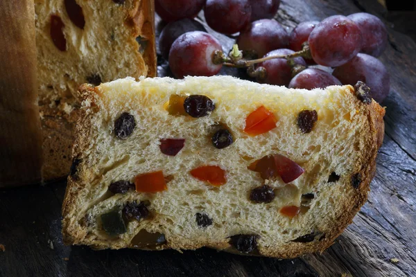 Панеттоне, традиційний італійський хліб — стокове фото