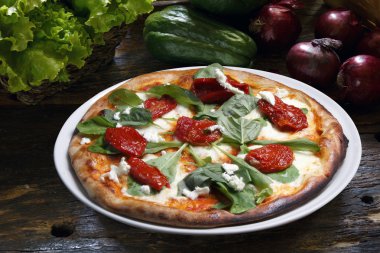 Kurutulmuş domates pizza