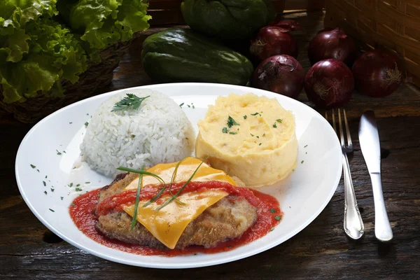 Bistec de parmigiana en una comida — Foto de Stock