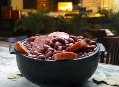 Mor fasulye feijoada