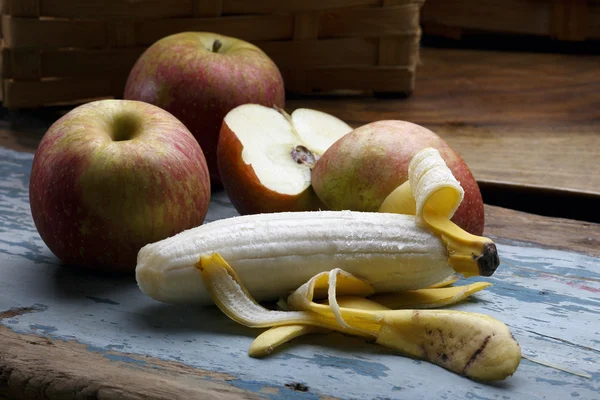 Apple en banaan — Stockfoto