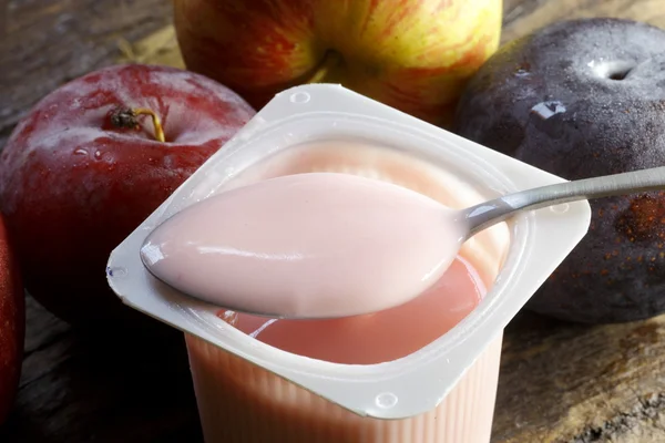 Maceta de yogur de fresa —  Fotos de Stock