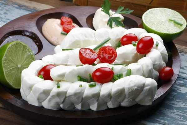 Brânză Mozzarella cu ierburi — Fotografie, imagine de stoc