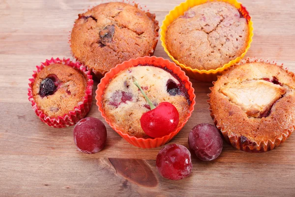 Muffin su un tavolo — Foto Stock