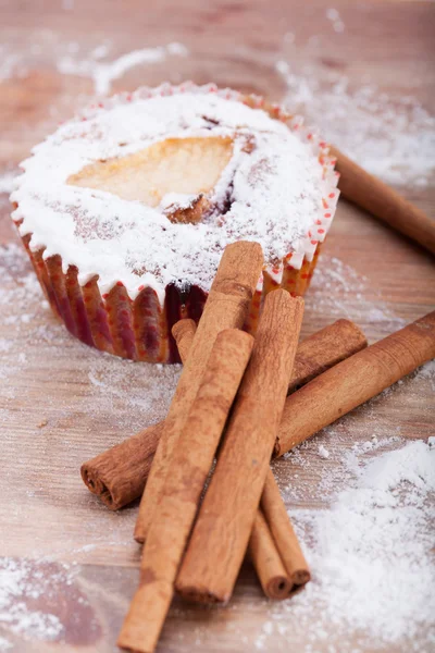 Muffins and cinnamon sticks — Stock Photo, Image