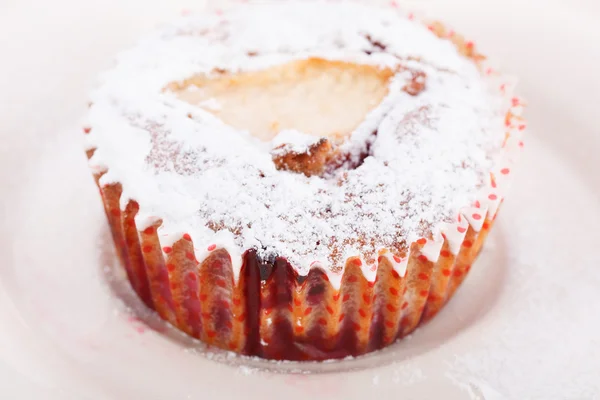 Muffins πασπαλισμένα με ζάχαρη άχνη — Φωτογραφία Αρχείου