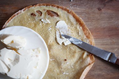 Tereyağı ve Pancake masada