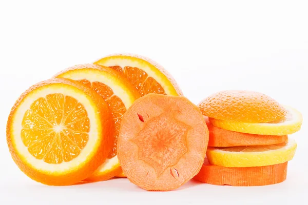 Tranches d'orange avec tranches de carotte — Photo