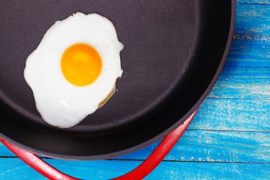 Tavada kızarmış yumurta.