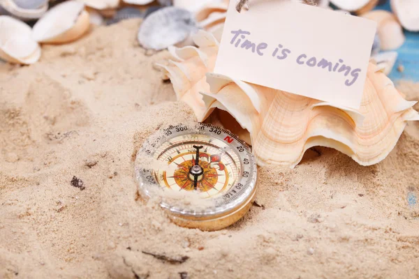 Boussole dans le sable avec message - Le temps approche — Photo