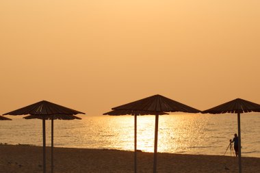 Sahilde şemsiyeler