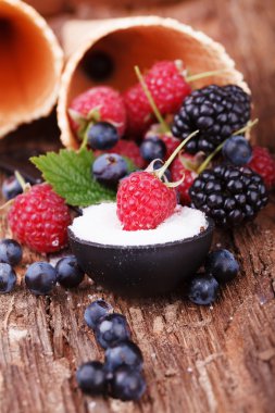 Bir kaşık şeker ile Ahududu