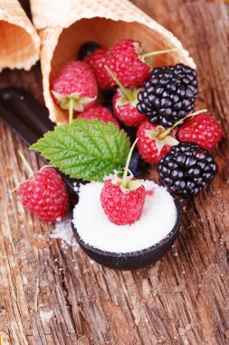 Bir kaşık şeker ile Ahududu