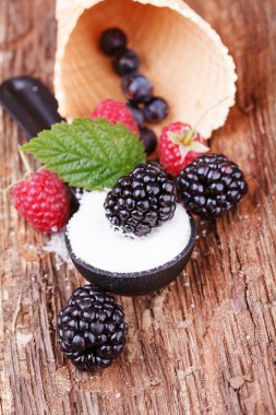 Bir kaşık şeker ile Ahududu