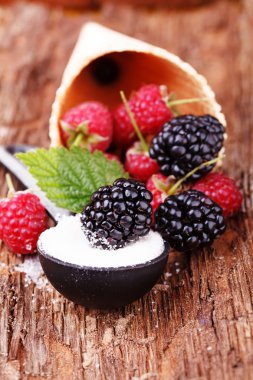 Waffle taze berry meyve ile