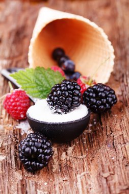 Waffle taze berry meyve ile